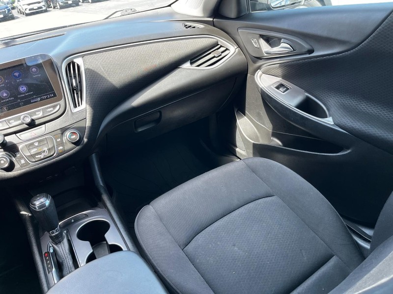 Chevrolet Malibu Vehicle Image 13