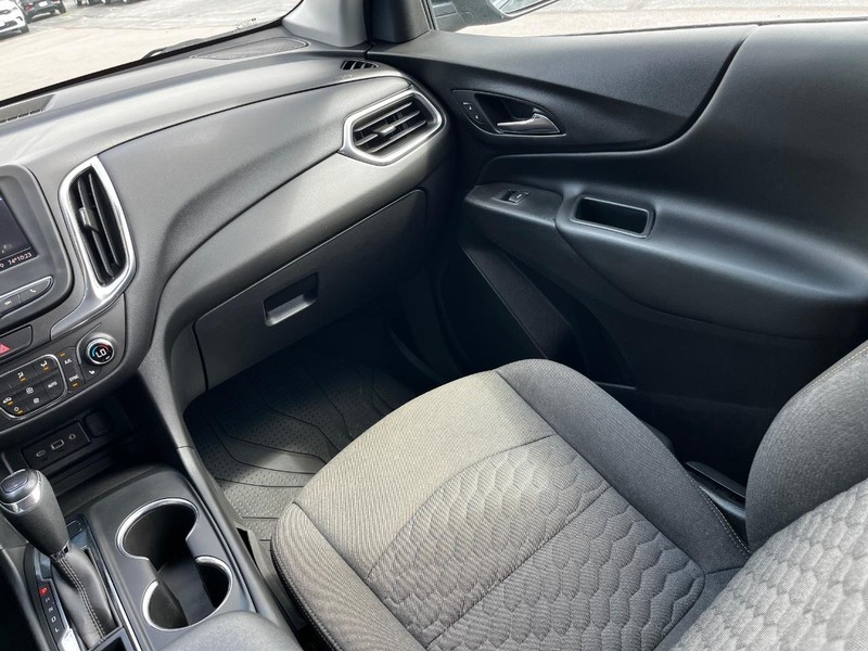 Chevrolet Equinox Vehicle Image 13