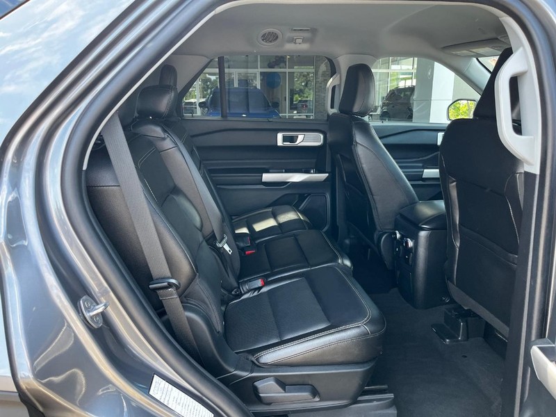 Ford Explorer Vehicle Image 10