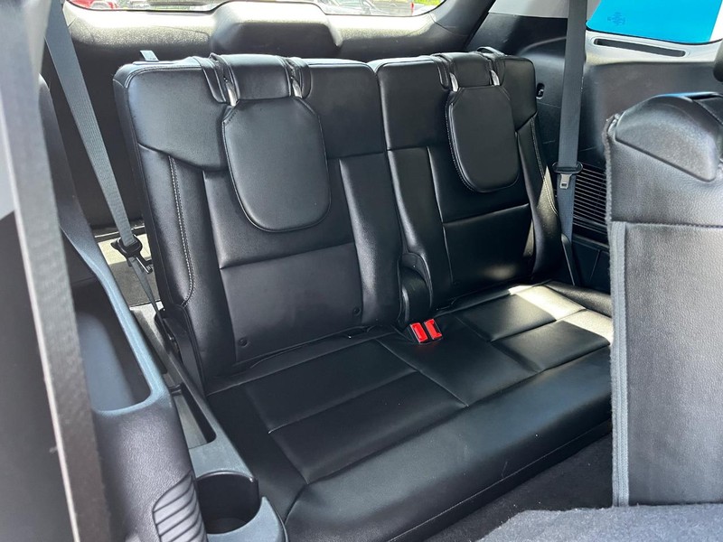 Ford Explorer Vehicle Image 11
