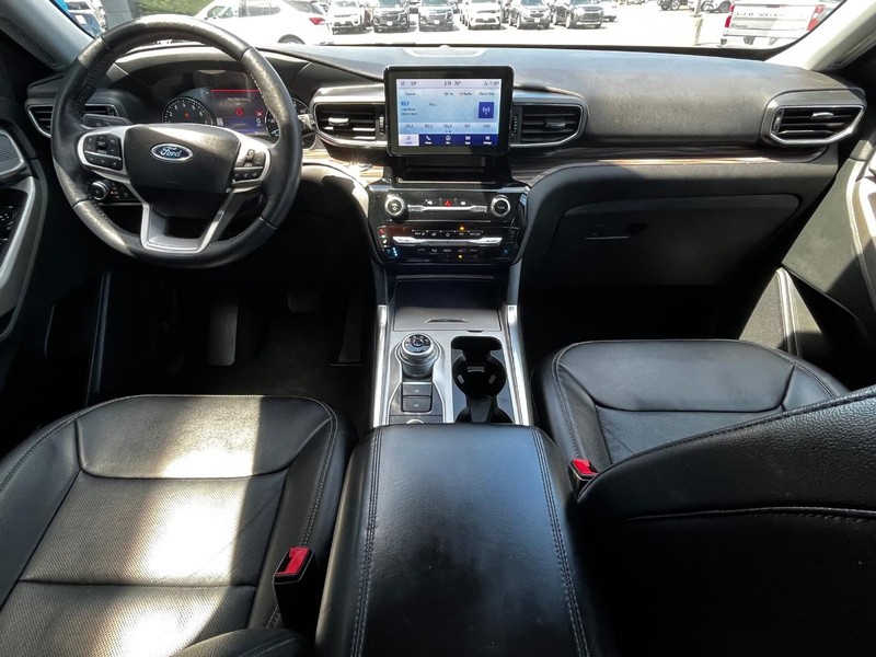 Ford Explorer Vehicle Image 14