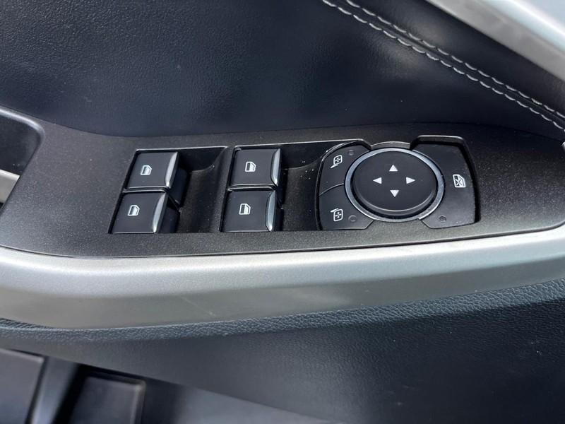 Ford Explorer Vehicle Image 17