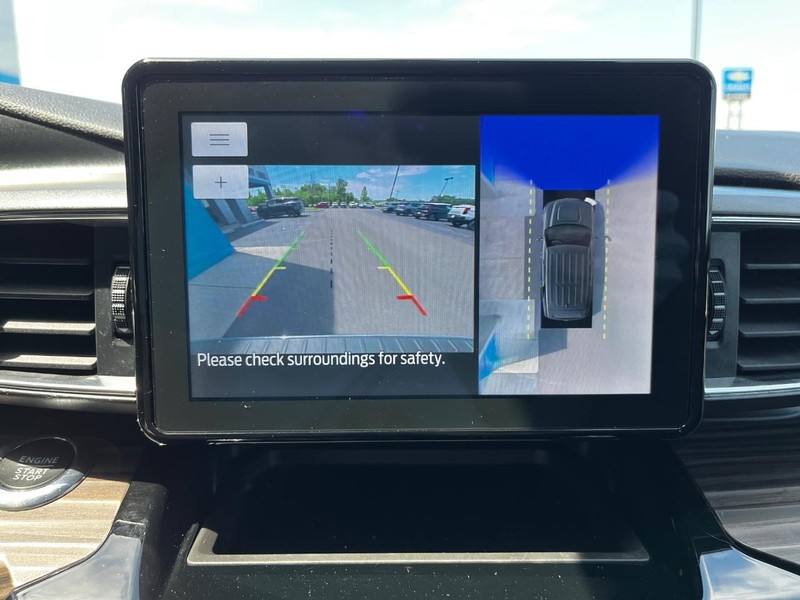Ford Explorer Vehicle Image 24