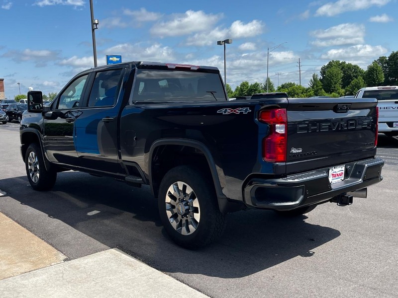 Chevrolet Silverado 2500HD Vehicle Image 06