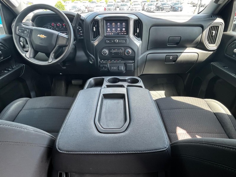 Chevrolet Silverado 2500HD Vehicle Image 11