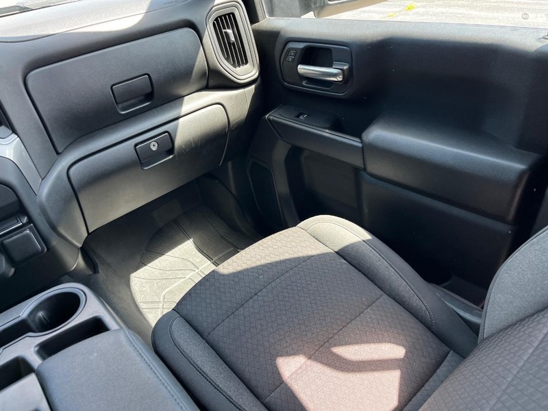 Chevrolet Silverado 2500HD Vehicle Image 13