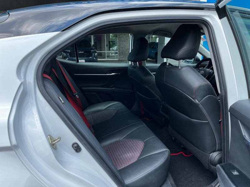 Toyota Camry Vehicle Image 10