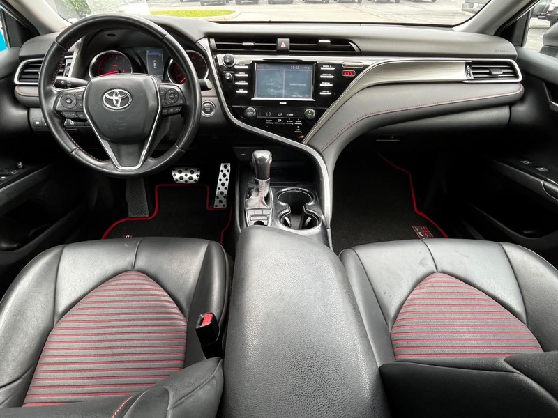 Toyota Camry Vehicle Image 11