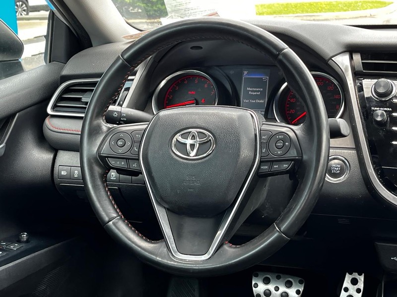 Toyota Camry Vehicle Image 12