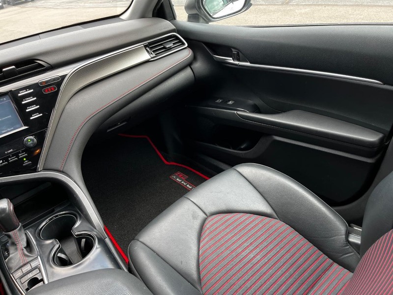 Toyota Camry Vehicle Image 13
