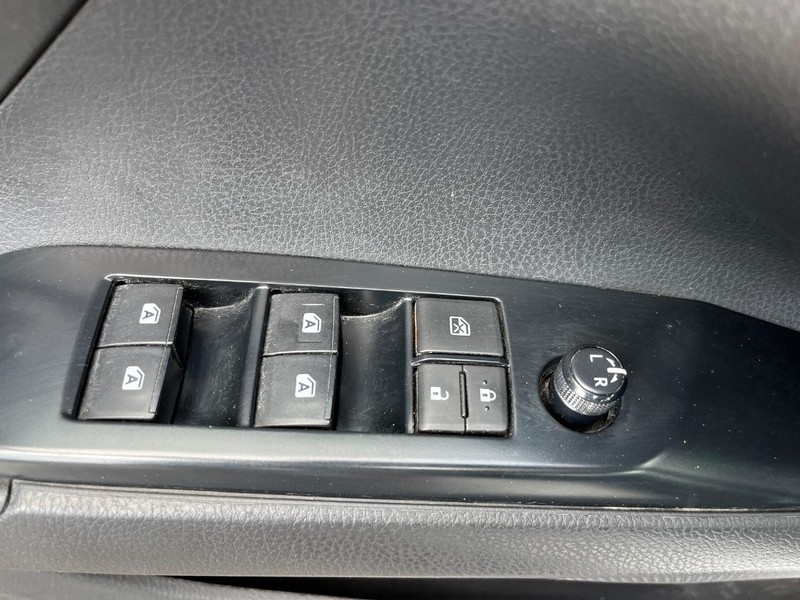 Toyota Camry Vehicle Image 14