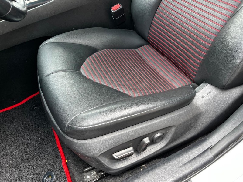 Toyota Camry Vehicle Image 15
