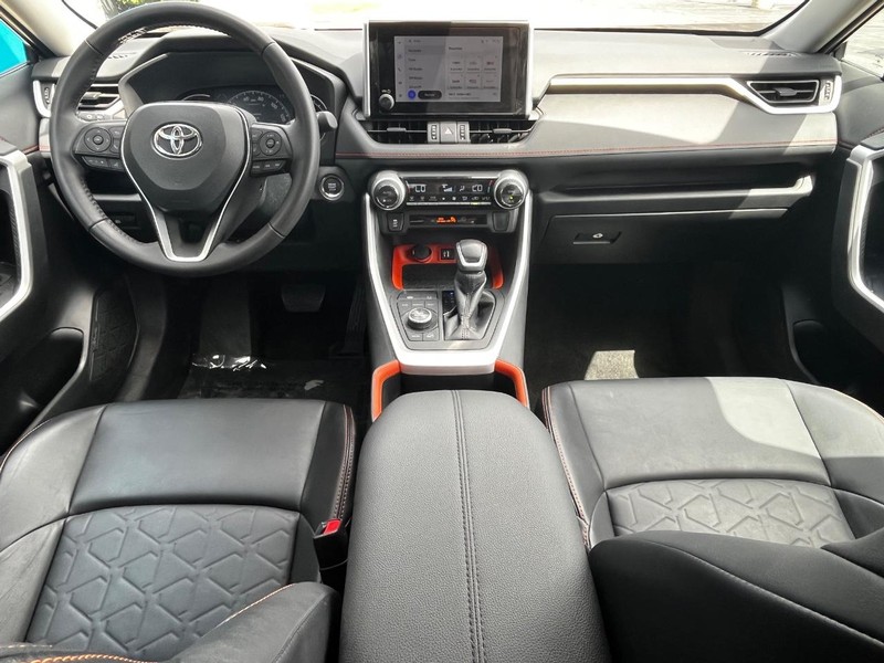 Toyota RAV4 Vehicle Image 11