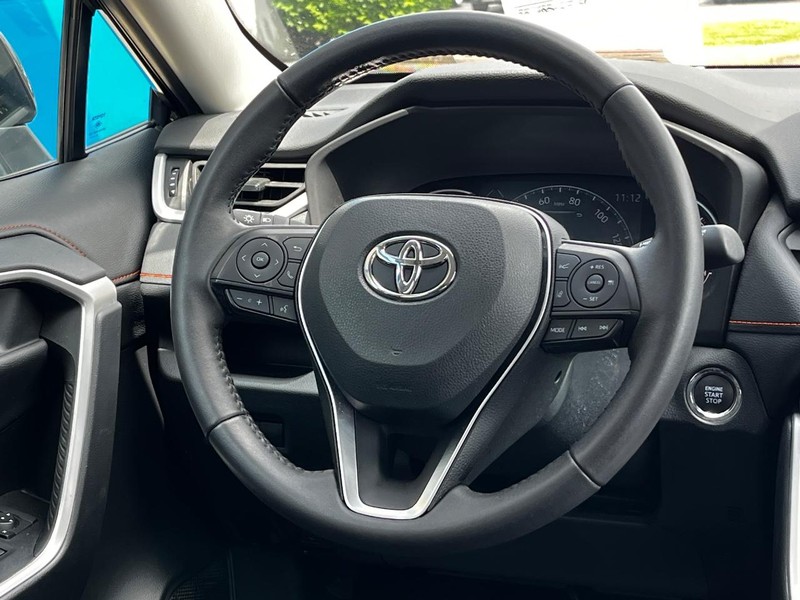 Toyota RAV4 Vehicle Image 12
