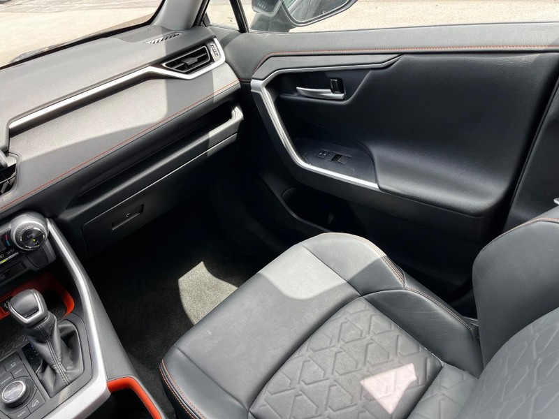 Toyota RAV4 Vehicle Image 13