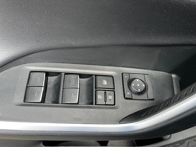 Toyota RAV4 Vehicle Image 14