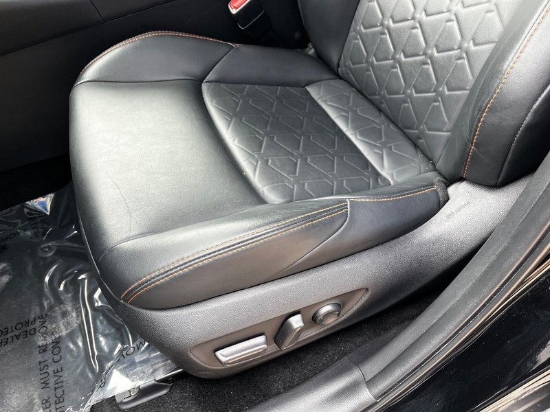 Toyota RAV4 Vehicle Image 15