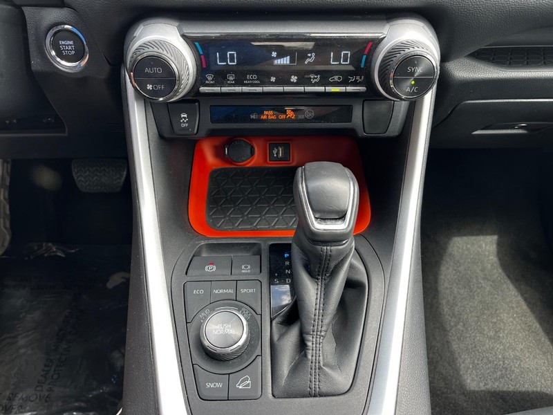 Toyota RAV4 Vehicle Image 19