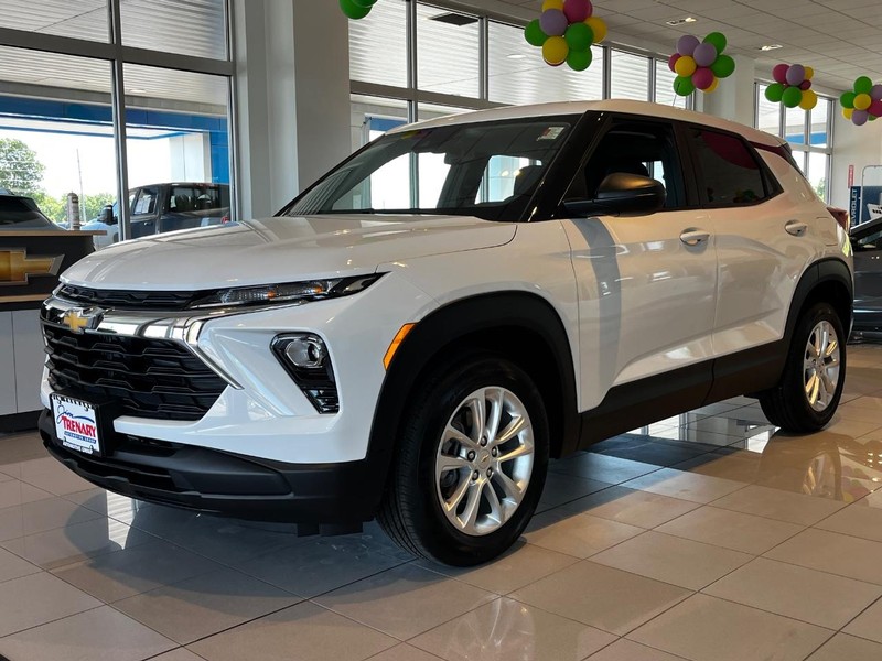 Chevrolet TrailBlazer Vehicle Image 02