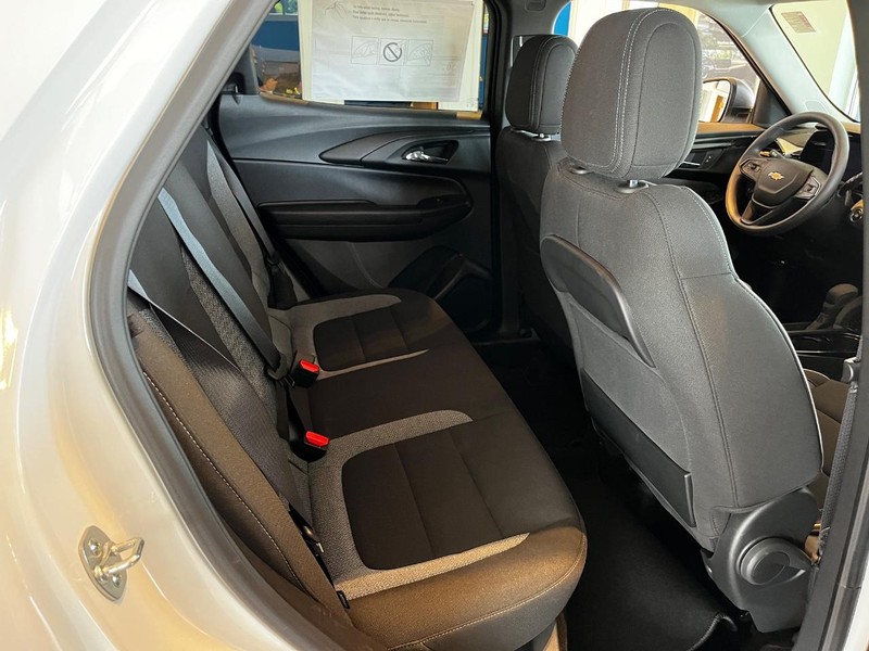 Chevrolet TrailBlazer Vehicle Image 04