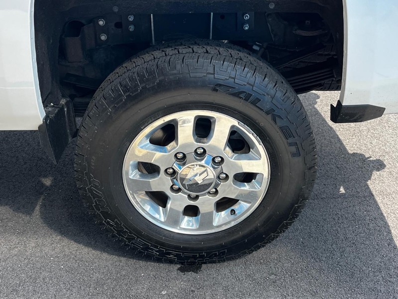 Chevrolet Silverado 3500HD Built After Aug 14 Vehicle Image 07