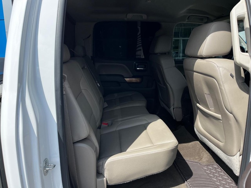 Chevrolet Silverado 3500HD Built After Aug 14 Vehicle Image 10