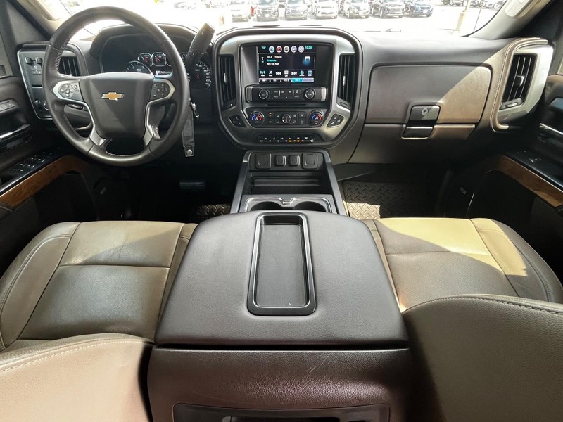 Chevrolet Silverado 3500HD Built After Aug 14 Vehicle Image 11