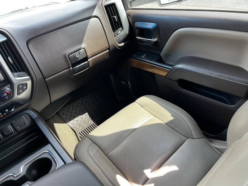 Chevrolet Silverado 3500HD Built After Aug 14 Vehicle Image 13