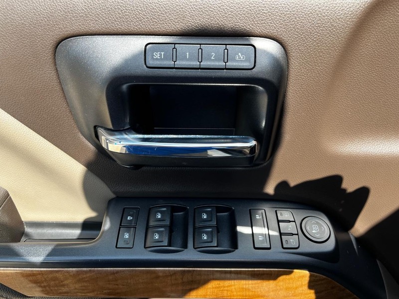 Chevrolet Silverado 3500HD Built After Aug 14 Vehicle Image 14