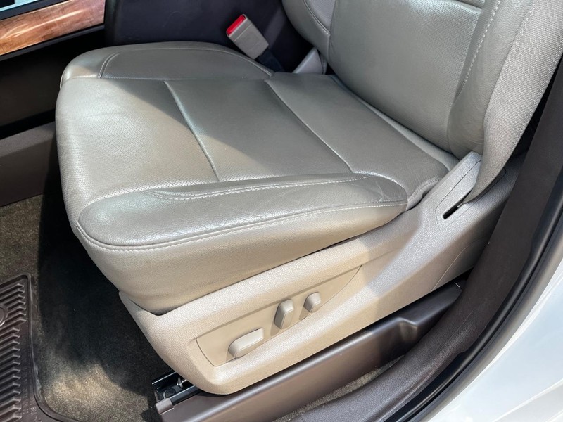 Chevrolet Silverado 3500HD Built After Aug 14 Vehicle Image 15