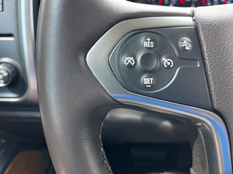 Chevrolet Silverado 3500HD Built After Aug 14 Vehicle Image 17