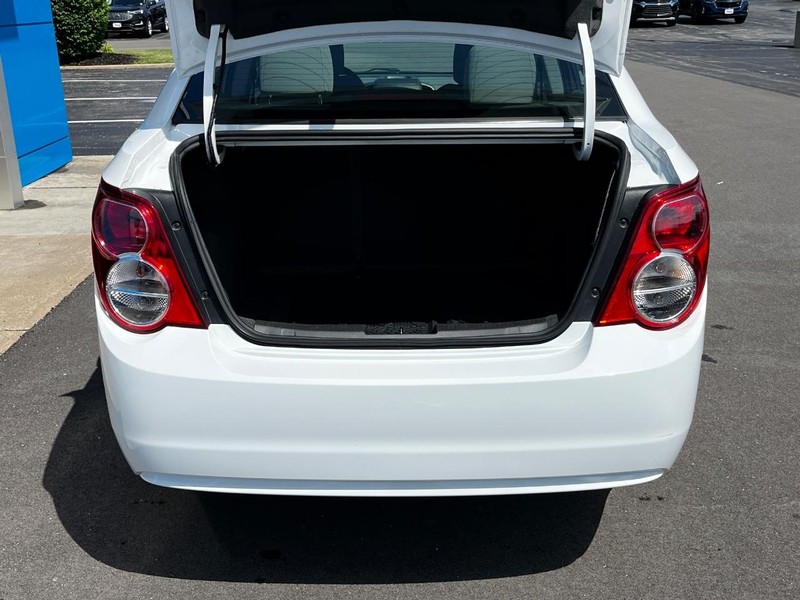 Chevrolet Sonic Vehicle Image 05