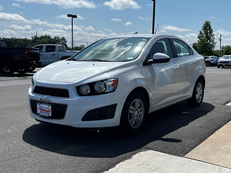 Chevrolet Sonic Vehicle Image 08