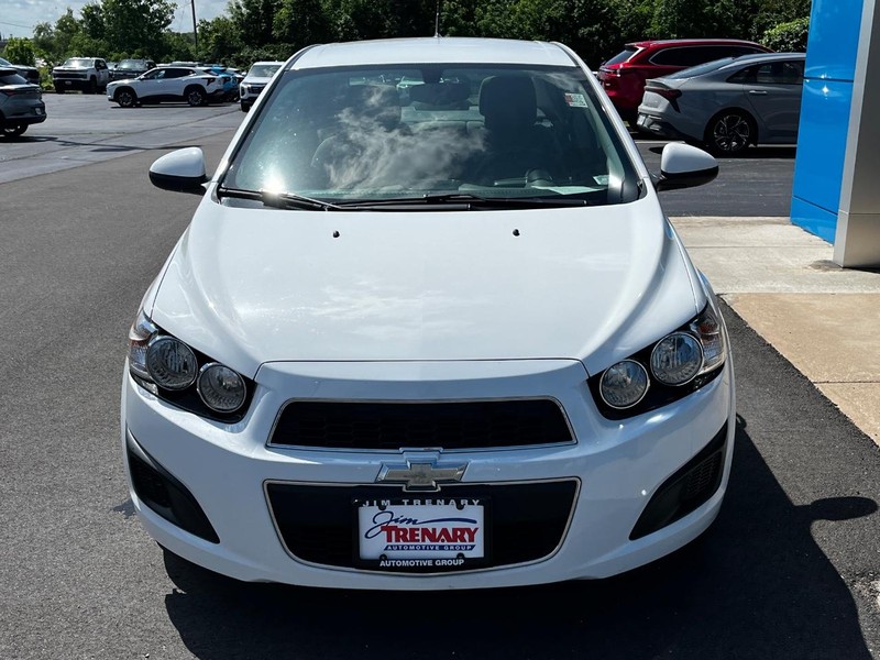 Chevrolet Sonic Vehicle Image 09
