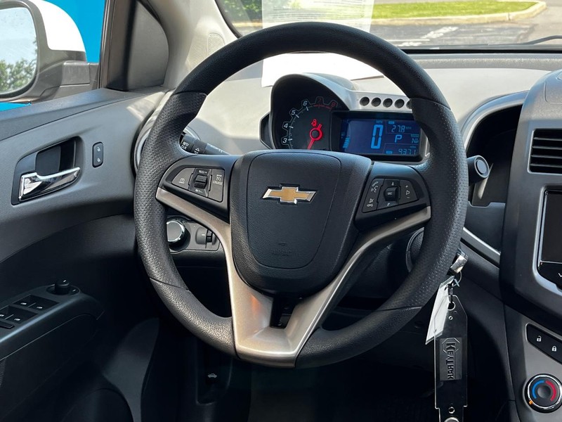 Chevrolet Sonic Vehicle Image 12