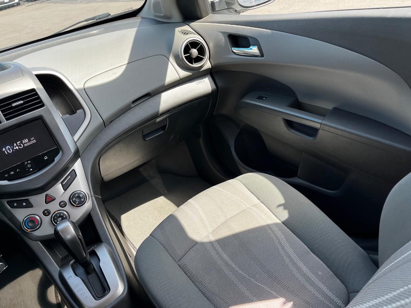 Chevrolet Sonic Vehicle Image 13