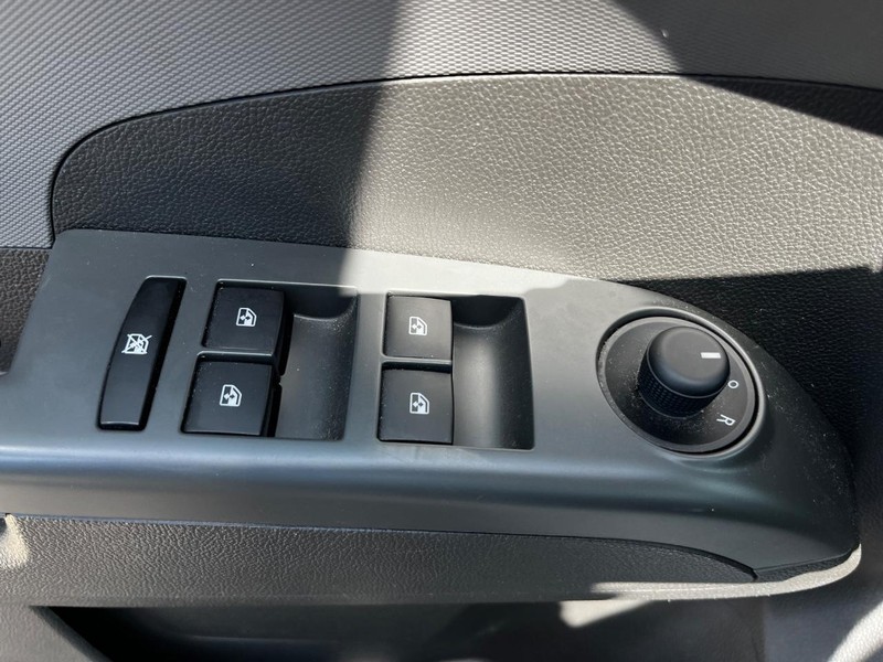 Chevrolet Sonic Vehicle Image 14