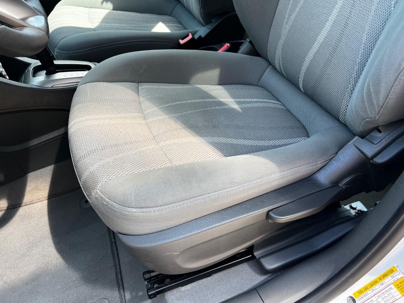 Chevrolet Sonic Vehicle Image 15