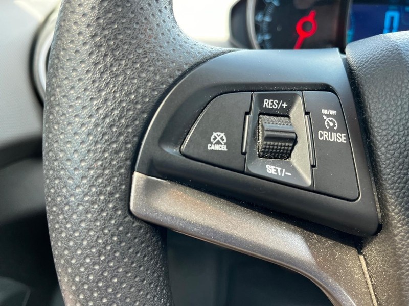 Chevrolet Sonic Vehicle Image 16