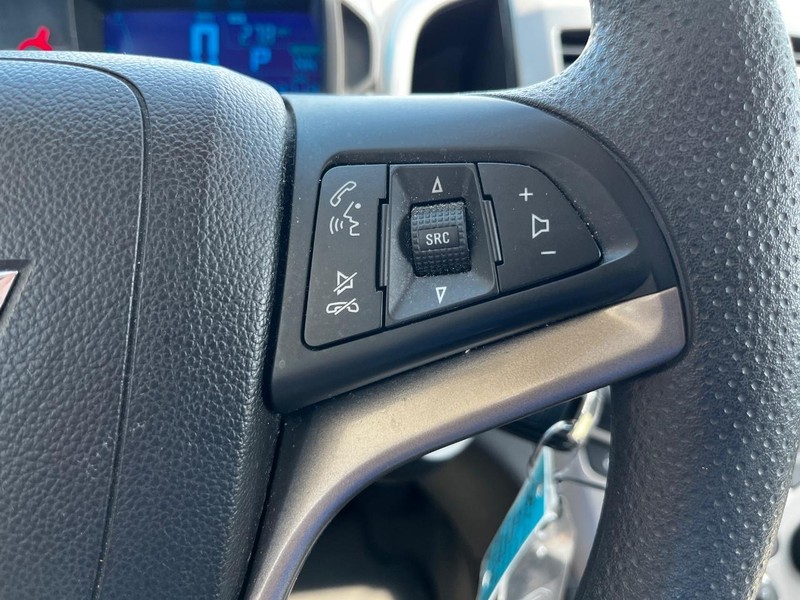 Chevrolet Sonic Vehicle Image 17