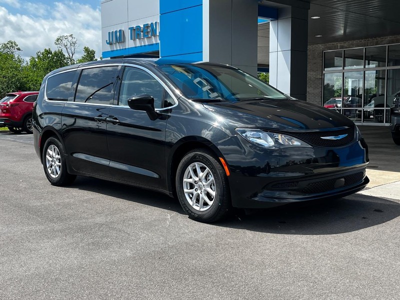 Chrysler Voyager Vehicle Image 02