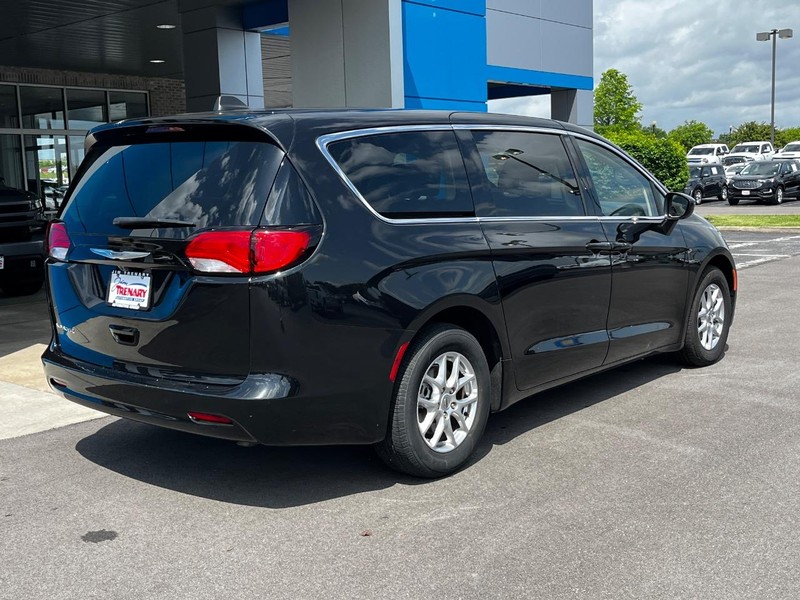 Chrysler Voyager Vehicle Image 03