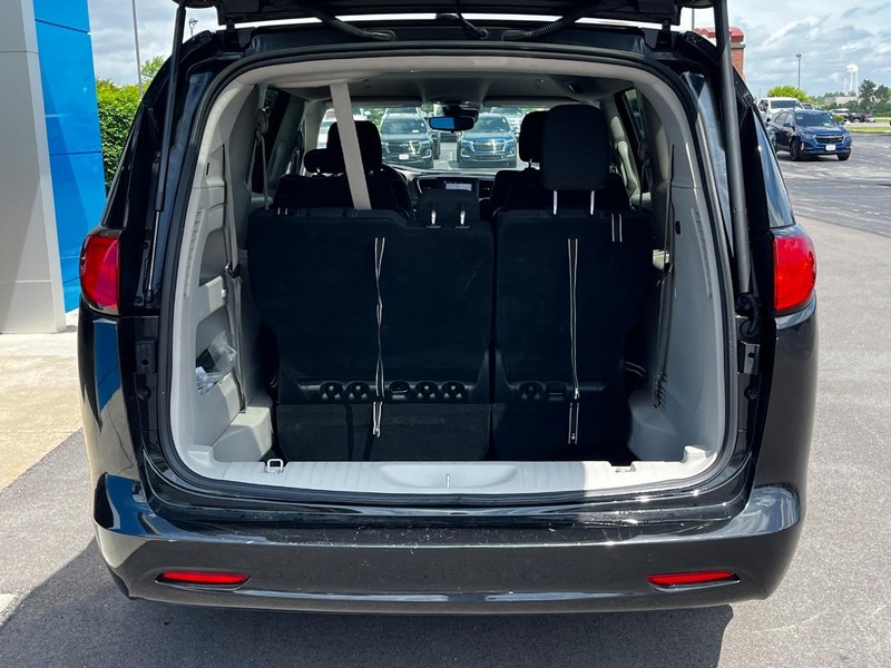 Chrysler Voyager Vehicle Image 05