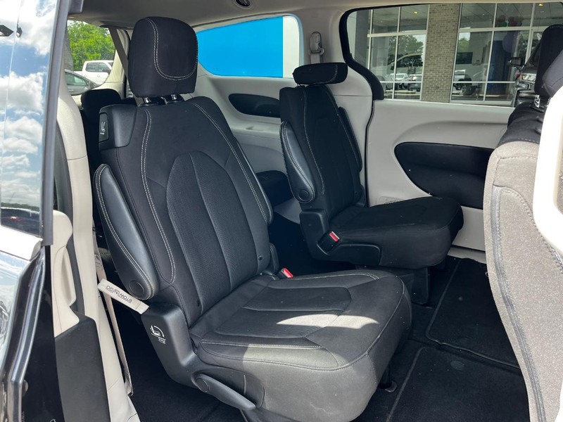 Chrysler Voyager Vehicle Image 10