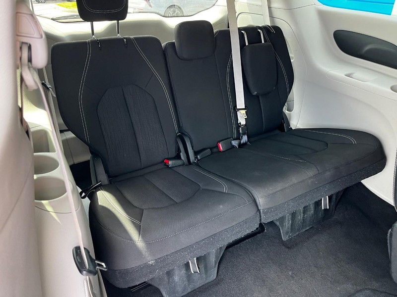 Chrysler Voyager Vehicle Image 11