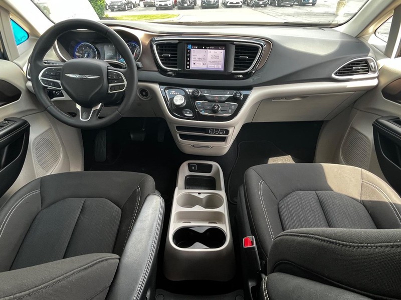 Chrysler Voyager Vehicle Image 12