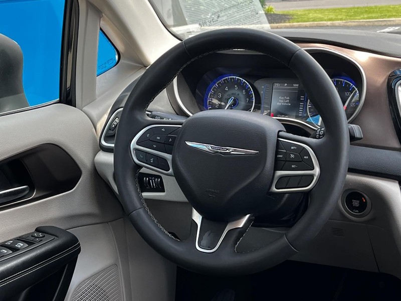 Chrysler Voyager Vehicle Image 13