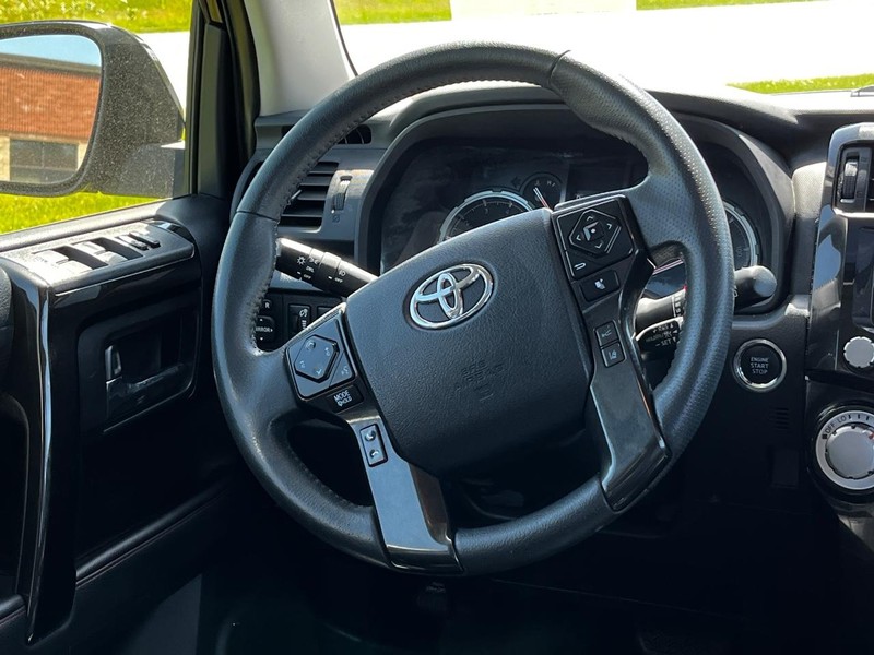 Toyota 4Runner Vehicle Image 13