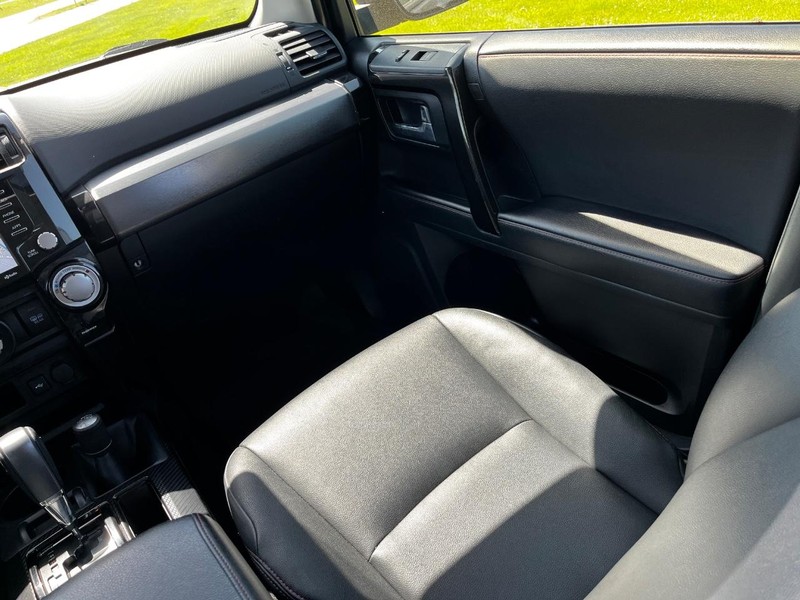Toyota 4Runner Vehicle Image 14