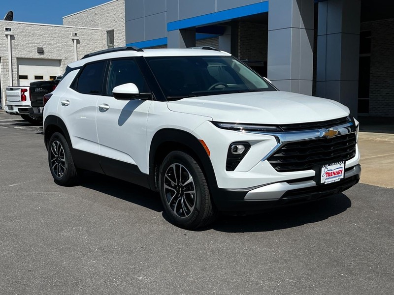 Chevrolet TrailBlazer Vehicle Image 02